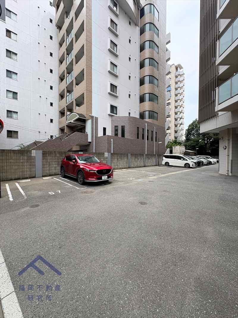 ヒューマインド美野島並木通りの駐車場