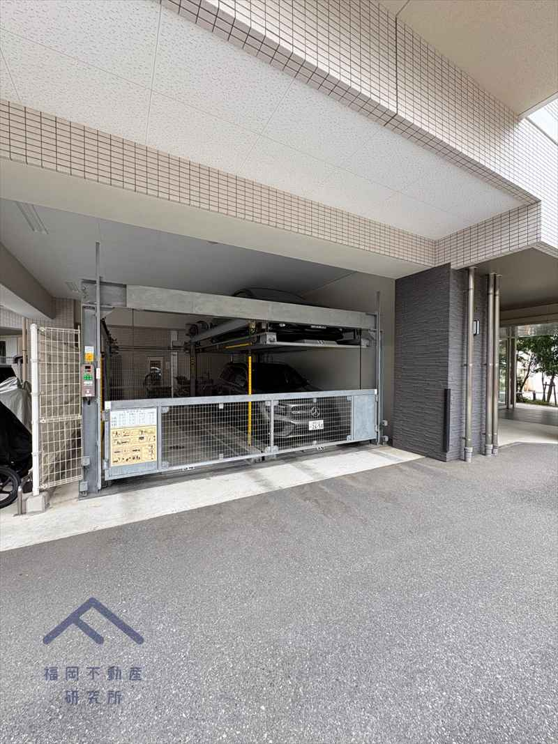 ヒューマインド美野島並木通りの駐車場