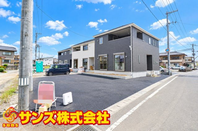郡山市横塚6丁目　　　２号棟　　芳賀小学校、郡山第４中学区の外観|南東側から見た駐車場を含む外観♪