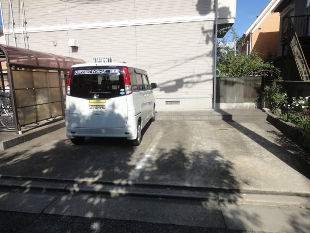 グレースB棟の駐車場
