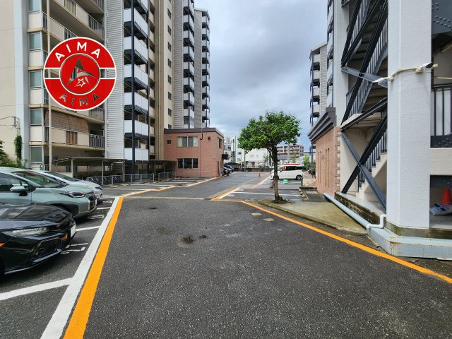 日商岩井リバーサイドマンションB棟の駐車場|敷地内駐車場です。