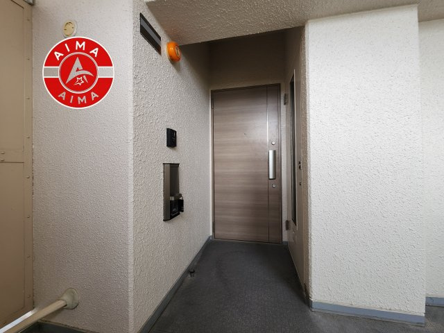 日商岩井リバーサイドマンションB棟の玄関|おでかけの時も帰った時も、「我が家」を最初に感じでもらえる素敵な空間に。