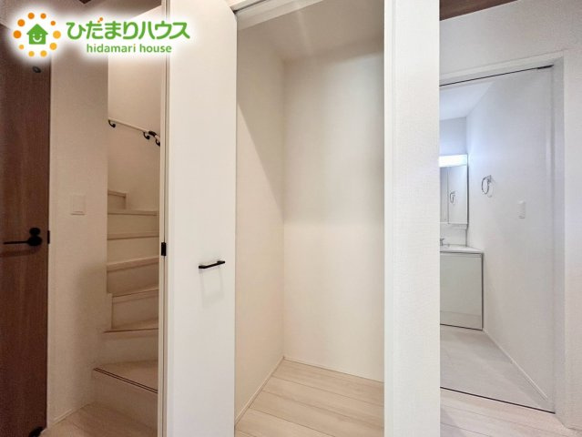 桶川市上日出谷南6期　新築戸建　グラファーレ01の収納|1階廊下収納