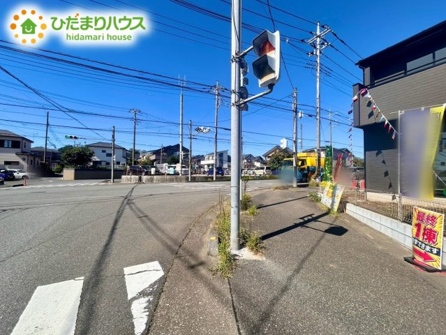 桶川市上日出谷南6期　新築戸建　グラファーレ01の前面道路含む現地写真