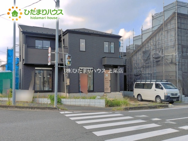 桶川市上日出谷南6期　新築戸建　グラファーレ01の前面道路含む現地写真