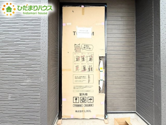 桶川市上日出谷南6期　新築戸建　グラファーレ01の玄関