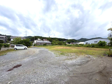 クレイドル青山の駐車場