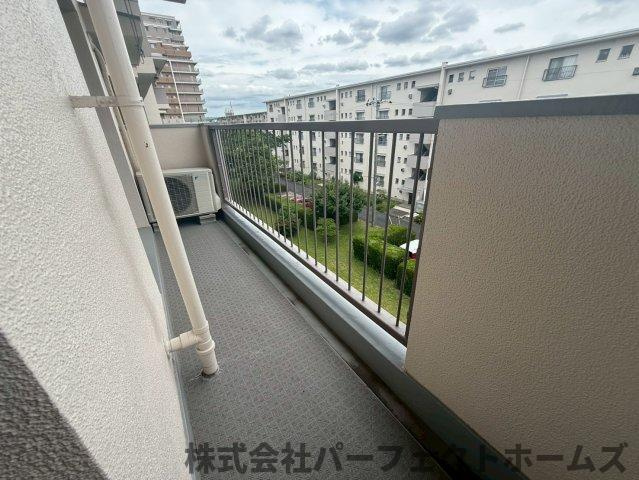 中宮第4住宅74号棟のバルコニー|暖かな日差しのふりそそぐバルコニー