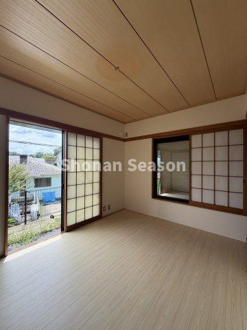 【現地画像あり】厚木市森の里２丁目　中古戸建　71.74坪の洋室|リビング繋がりの洋室の間仕切りを開放すれば、一体利用が可能です♪