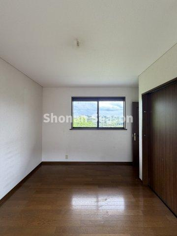 【現地画像あり】厚木市森の里２丁目　中古戸建　71.74坪の洋室|建物には安心の２年保証をお付けしております♪