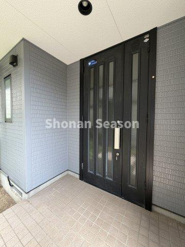 【現地画像あり】厚木市森の里２丁目　中古戸建　71.74坪の玄関|帰るとホッとできる素敵な住まいは、湘南シーズンで探しませんか♪