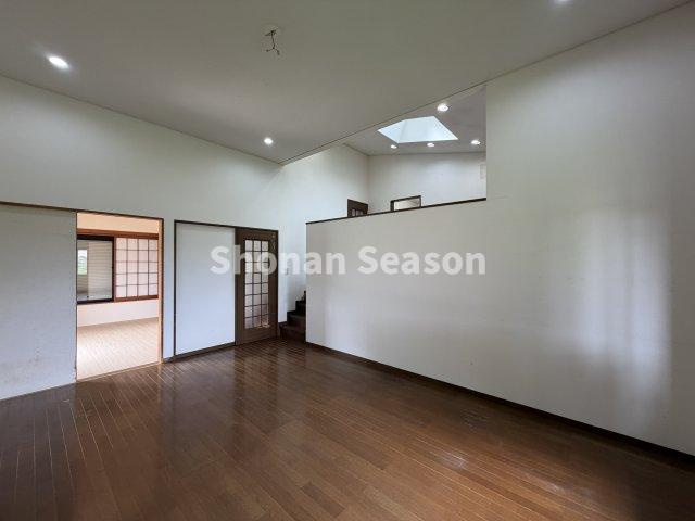 【現地画像あり】厚木市森の里２丁目　中古戸建　71.74坪の居間・リビング|ライフステージの変化に柔軟に対応できる4SLDKの間取りプラン◎