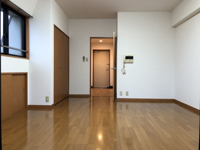 第7マルヤビル博多の居間・リビング
