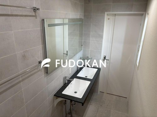 村山市大久保【中古住宅】の洗面所|洗面台は、スタイリッシュなタイプになっております。
