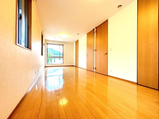 ２階6帖+６帖の洋室です。