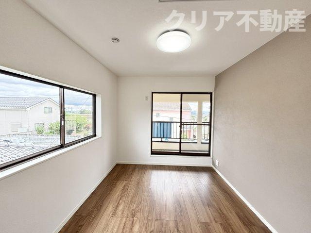 【寝室】 | 前橋市粕川町再生住宅　全室洋室＋2台並列