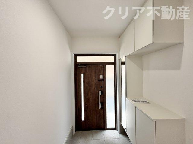 【玄関】 | 前橋市粕川町再生住宅　全室洋室＋2台並列