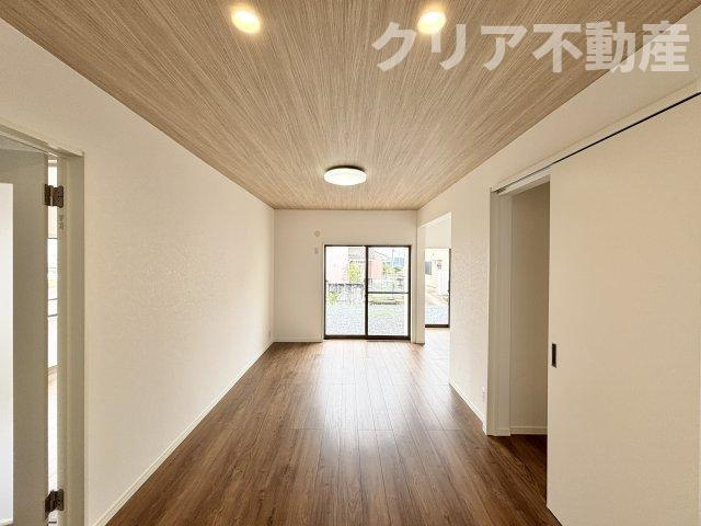 【居間・リビング】 | 前橋市粕川町再生住宅　全室洋室＋2台並列