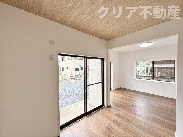 【居間・リビング】 | 前橋市粕川町再生住宅　全室洋室＋2台並列