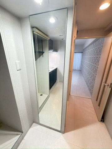 ライオンズマンション御徒町第五の玄関|姿見鏡