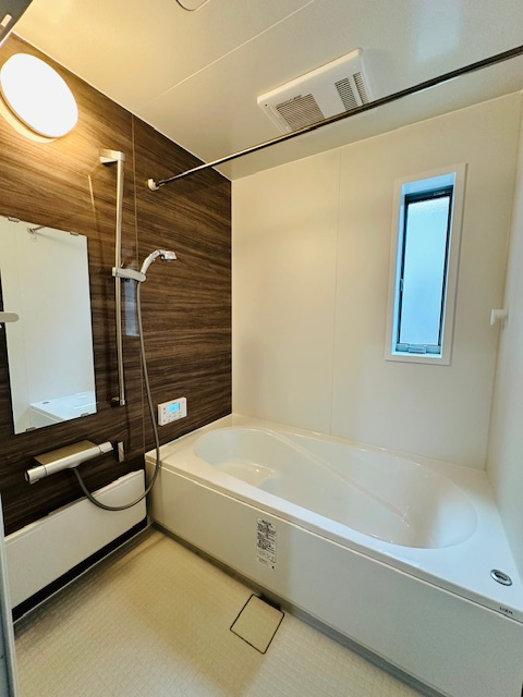 田原本町三笠 中古建ての浴室|1616サイズ（1坪タイプ）のユニットバス！
ゆったりとした空間で快適なバスタイムをお楽しみいただけます。