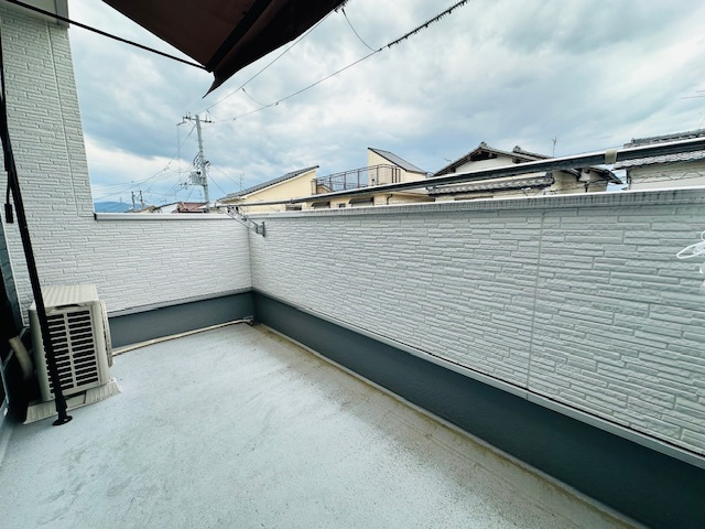 田原本町三笠 中古建てのバルコニー|広々としたバルコニー。
ご家族の衣類やお布団も干すことができます。