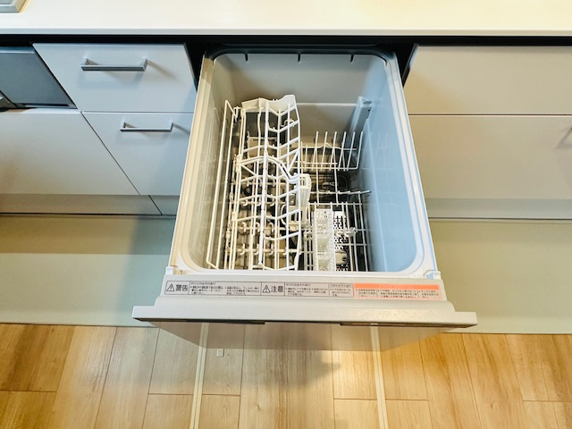 田原本町三笠 中古建てのキッチン|ビルドイン食洗器付き！
毎日の洗い物の負担を軽減し、家事時間を短縮できます。