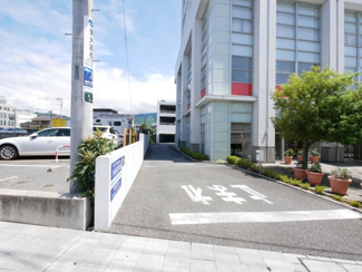 【駐車場】 | 駐車場の進入路