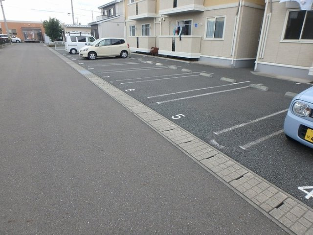 リビングタウン飯岡新田Ⅱの駐車場