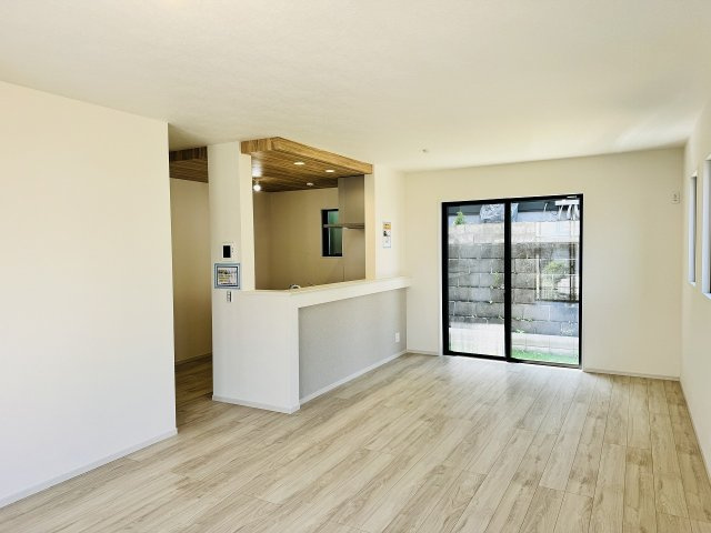八王子市　長沼町　新築一戸建て　７期の居間・リビング|～19.0帖の明るく開放感のあるLDK、家族団欒の時間をお過ごしいただけます～