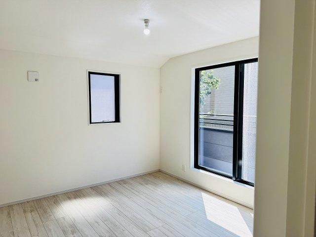 八王子市　長沼町　新築一戸建て　７期の寝室|～2階7.0帖の主寝室　ベッドなど大型家具のレイアウトもしやすい広さです～