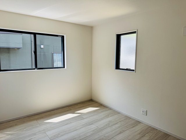 八王子市　長沼町　新築一戸建て　７期の子供部屋|～2階6.0帖の洋室　2面採光で明るく風通しの良いお部屋です～