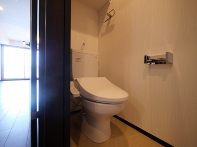 【トイレ】 | プレジオ永和ASIAN | 落ち着いた色調のトイレです