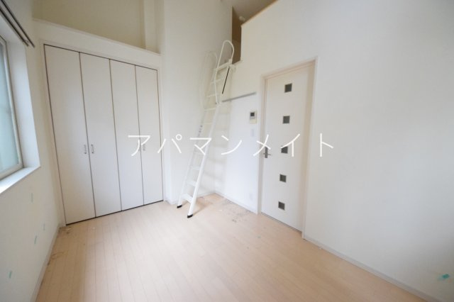 【居間・リビング】 | リーヴェルポート戸塚Ⅱ | ゆったり過ごせる居間です