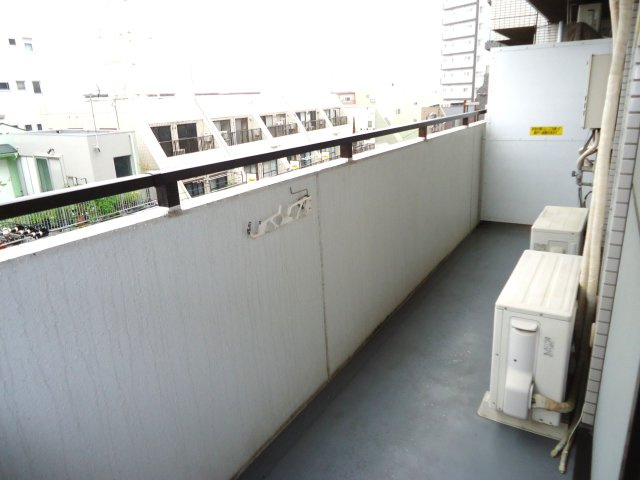 杉並区西荻南３丁目の賃貸マンションのバルコニー