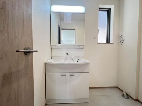 【新築】川越市安比奈新田新築住宅 全1棟の独立洗面台|朝の身支度に欠かせない洗面化粧台です
