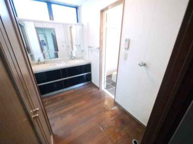 長生郡白子町剃金　中古戸建の駐車場|敷地約111坪 5SLDK+屋上バルコニーLD約19帖 白子海岸まで車約2分  駐車2台 閑静な立地