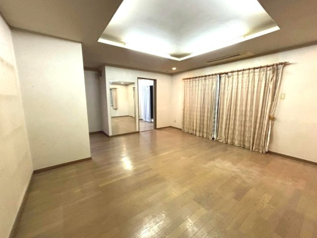 長生郡白子町剃金　中古戸建の居間・リビング|敷地約111坪 5SLDK+屋上バルコニーLD約19帖 白子海岸まで車約2分  駐車2台 閑静な立地