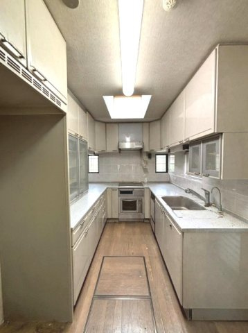 長生郡白子町剃金　中古戸建のキッチン|敷地約111坪 5SLDK+屋上バルコニーLD約19帖 白子海岸まで車約2分  駐車2台 閑静な立地