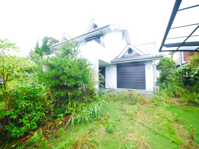 長生郡白子町剃金　中古戸建の庭|敷地約111坪 5SLDK+屋上バルコニーLD約19帖 白子海岸まで車約2分  電動シャッター  閑静な立地