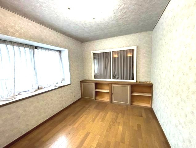 長生郡白子町剃金　中古戸建の洋室|敷地約111坪 5SLDK+屋上バルコニーLD約19帖 白子海岸まで車約2分  駐車2台 閑静な立地