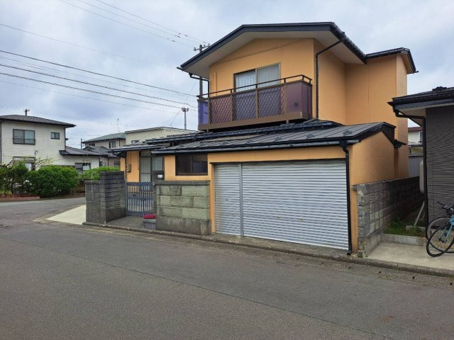 秋田市桜一丁目中古住宅の前面道路含む現地写真