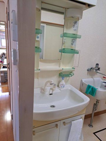 秋田市桜一丁目中古住宅の独立洗面台
