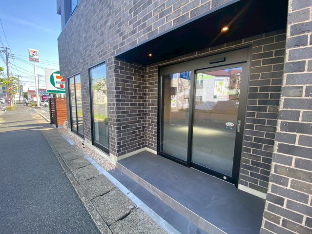 船橋市本郷町の店舗一部のエントランス