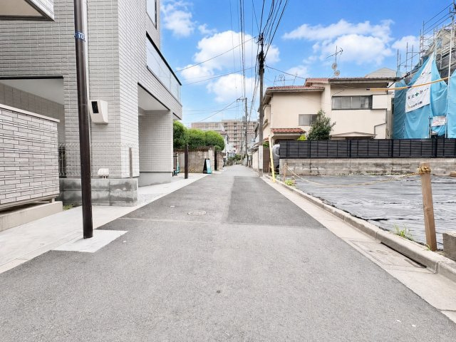 中野区野方1丁目　建築条件無し売地の前面道路含む現地写真|2026.06.08撮影

現地ご見学希望・資料請求などお気軽にお問い合わせ下さい！
03-5990-5201