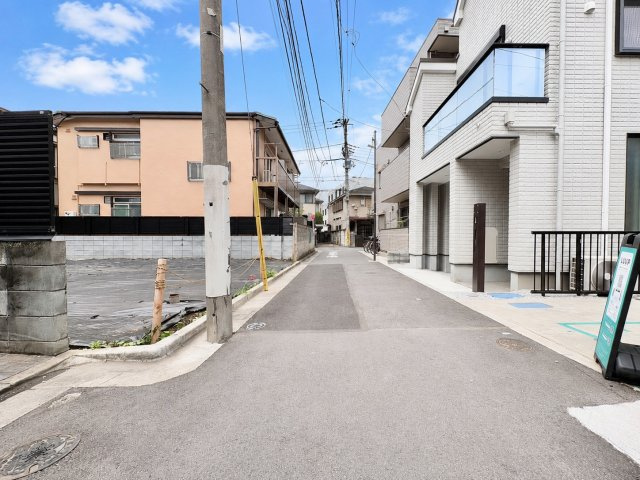 中野区野方1丁目　建築条件無し売地の前面道路含む現地写真|2026.06.08撮影

現地ご見学希望・資料請求などお気軽にお問い合わせ下さい！
03-5990-5201