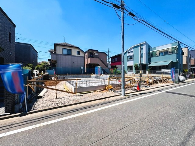 【外観】 | 練馬区富士見台1丁目　新築分譲住宅　全2棟（成増店） | 前面道路5.4ｍと広々。陽当たりも良好な立地です。