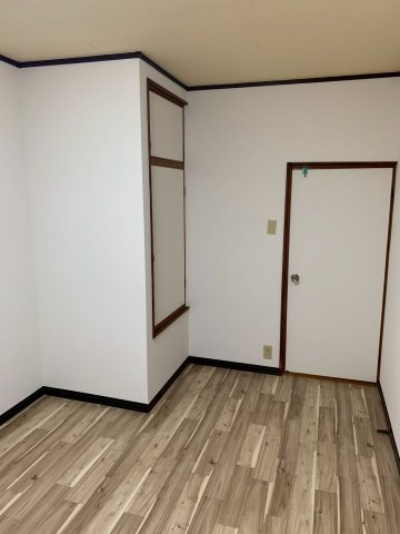 秋吉戸建の居間・リビング