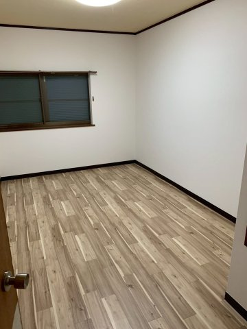 秋吉戸建の居間・リビング
