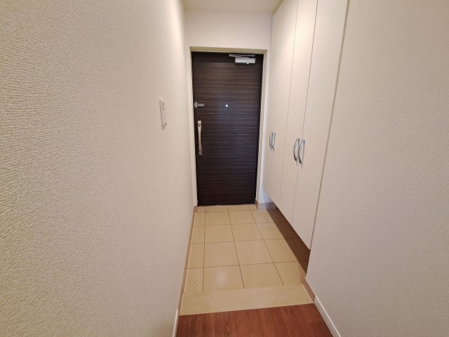 甲子園三番町ハイツの玄関